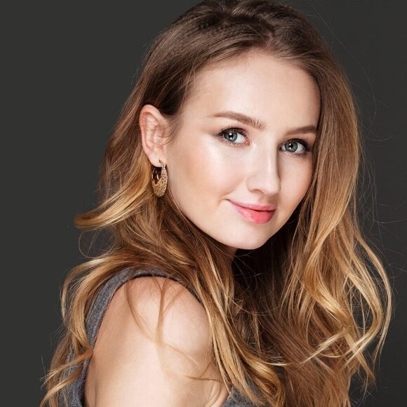 Vintage Women's Gold Filigree Oval Hollowed Gold Plated Dangle Earrings - Picture 7 of 8